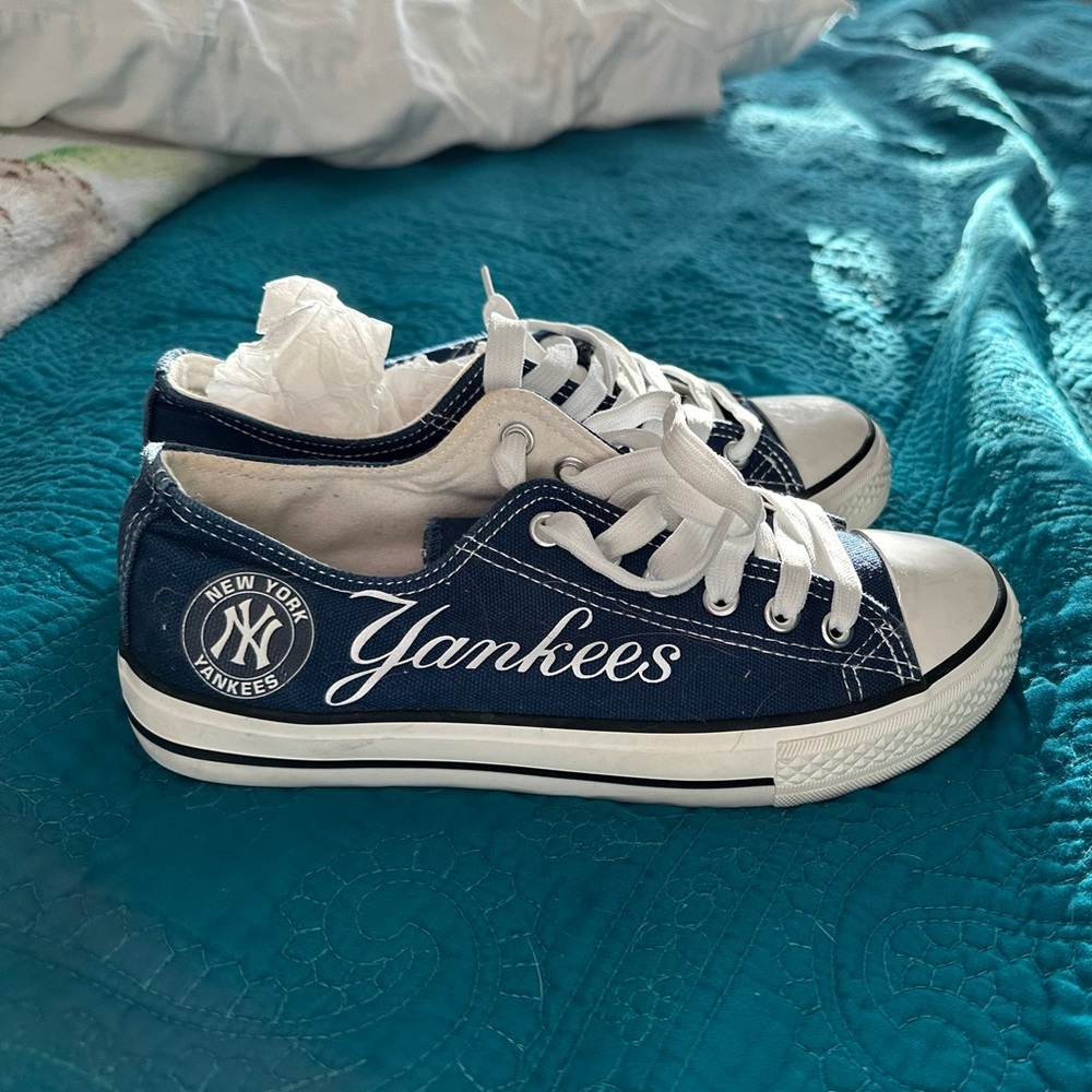 New York Yankees canvas sneakers.
